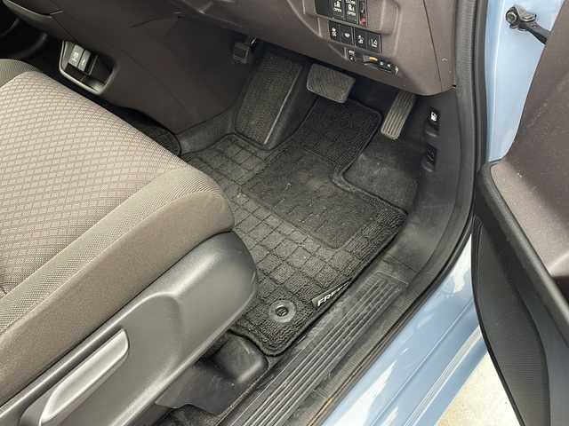 ホンダ フリード ハイブリット G ホンダセンシング 兵庫県 2020(令2)年 4.8万km シーグラスブルーパール ・純正ナビ/Bluetooth/CD/DVD/USB/・バックカメラ/・ホンダセンシング/・衝突軽減ブレーキ/・レーンディバーチャーアラート/・レーンキープアシスト/・レーダークルーズコントロール/・横滑り防止装置/・コーナーセンサー/・両側パワースライドドア/・ステアリングリモコン/・オートワイパー/・純正フロアマット/・シートヒーター/・ロールサンシェード/・LEDヘッドライト/・W＋サイドエアバッグ/・純正前方ドライブレコーダー/・ビルトインETC/・プッシュスタートボタン/・スマートキー/・スペアキー