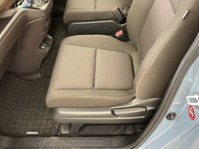 ホンダ フリード ハイブリット G ホンダセンシング 兵庫県 2020(令2)年 4.8万km シーグラスブルーパール ・純正ナビ/Bluetooth/CD/DVD/USB/・バックカメラ/・ホンダセンシング/・衝突軽減ブレーキ/・レーンディバーチャーアラート/・レーンキープアシスト/・レーダークルーズコントロール/・横滑り防止装置/・コーナーセンサー/・両側パワースライドドア/・ステアリングリモコン/・オートワイパー/・純正フロアマット/・シートヒーター/・ロールサンシェード/・LEDヘッドライト/・W＋サイドエアバッグ/・純正前方ドライブレコーダー/・ビルトインETC/・プッシュスタートボタン/・スマートキー/・スペアキー