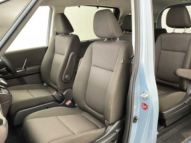 ホンダ フリード ハイブリット G ホンダセンシング 兵庫県 2020(令2)年 4.8万km シーグラスブルーパール ・純正ナビ/Bluetooth/CD/DVD/USB/・バックカメラ/・ホンダセンシング/・衝突軽減ブレーキ/・レーンディバーチャーアラート/・レーンキープアシスト/・レーダークルーズコントロール/・横滑り防止装置/・コーナーセンサー/・両側パワースライドドア/・ステアリングリモコン/・オートワイパー/・純正フロアマット/・シートヒーター/・ロールサンシェード/・LEDヘッドライト/・W＋サイドエアバッグ/・純正前方ドライブレコーダー/・ビルトインETC/・プッシュスタートボタン/・スマートキー/・スペアキー