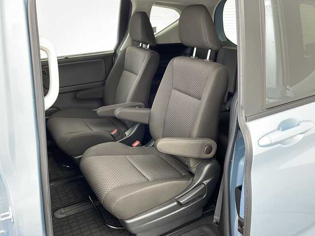 ホンダ フリード ハイブリット G ホンダセンシング 兵庫県 2020(令2)年 4.8万km シーグラスブルーパール ・純正ナビ/Bluetooth/CD/DVD/USB/・バックカメラ/・ホンダセンシング/・衝突軽減ブレーキ/・レーンディバーチャーアラート/・レーンキープアシスト/・レーダークルーズコントロール/・横滑り防止装置/・コーナーセンサー/・両側パワースライドドア/・ステアリングリモコン/・オートワイパー/・純正フロアマット/・シートヒーター/・ロールサンシェード/・LEDヘッドライト/・W＋サイドエアバッグ/・純正前方ドライブレコーダー/・ビルトインETC/・プッシュスタートボタン/・スマートキー/・スペアキー