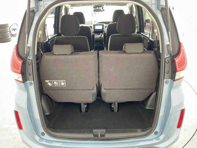 ホンダ フリード ハイブリット G ホンダセンシング 兵庫県 2020(令2)年 4.8万km シーグラスブルーパール ・純正ナビ/Bluetooth/CD/DVD/USB/・バックカメラ/・ホンダセンシング/・衝突軽減ブレーキ/・レーンディバーチャーアラート/・レーンキープアシスト/・レーダークルーズコントロール/・横滑り防止装置/・コーナーセンサー/・両側パワースライドドア/・ステアリングリモコン/・オートワイパー/・純正フロアマット/・シートヒーター/・ロールサンシェード/・LEDヘッドライト/・W＋サイドエアバッグ/・純正前方ドライブレコーダー/・ビルトインETC/・プッシュスタートボタン/・スマートキー/・スペアキー