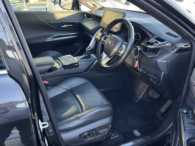 トヨタ ハリアー ハイブリッド Z レザーパッケージ 広島県 2020(令2)年 6.9万km プレシャスブラックパール モデリスタエアロ（F/S/R）/トヨタセーフティセンス/・プリクラッシュセーフティ/・レーンディパーチャーアラート/・LTA/・先行車発進告知/・RSA/・レーダークルーズコントロール/クリアランスソナー/HUD/BSM/RCTA/デジタルインナーミラー/パワーバックドア/JBLプレミアムサウンド/純正12.3インチナビ/・フルセグ/Bluetooth/USB/パノラミックビューモニター/ステアリングヒーター/革巻きステアリング/ステアリングスイッチ/黒革シート/シートヒーター/ベンチレーション/パワーシート/シートメモリー/ETC2.0/純正ドアバイザー/社外19インチアルミホイール/W+サイド+カーテンエアバック