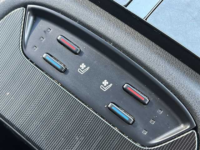 トヨタ ハリアー ハイブリッド Z レザーパッケージ 広島県 2020(令2)年 6.9万km プレシャスブラックパール モデリスタエアロ（F/S/R）/トヨタセーフティセンス/・プリクラッシュセーフティ/・レーンディパーチャーアラート/・LTA/・先行車発進告知/・RSA/・レーダークルーズコントロール/クリアランスソナー/HUD/BSM/RCTA/デジタルインナーミラー/パワーバックドア/JBLプレミアムサウンド/純正12.3インチナビ/・フルセグ/Bluetooth/USB/パノラミックビューモニター/ステアリングヒーター/革巻きステアリング/ステアリングスイッチ/黒革シート/シートヒーター/ベンチレーション/パワーシート/シートメモリー/ETC2.0/純正ドアバイザー/社外19インチアルミホイール/W+サイド+カーテンエアバック