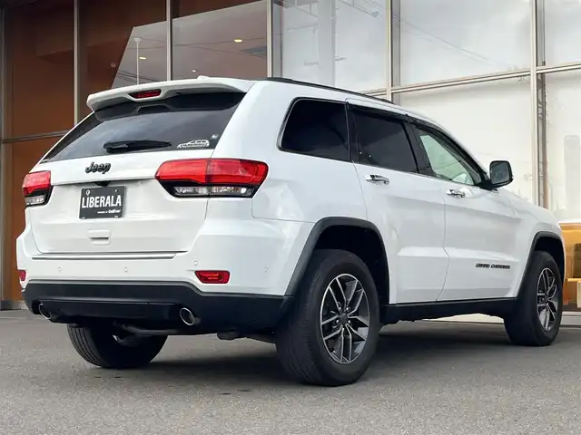 クライスラー・ジープ ジープ グランドチェロキー LTD 岐阜県 2019(令1)年 4.4万km 白 アダクティブクルーズコントロール　/ＬａｎｅＳｅｎｓｅ車線逸脱警報プラス　/リアビューカメラ　/電動パワーリフトゲート　/シートヒーター　/エアーシート　/パワーシート　/純正ナビ　/４ＷＤ