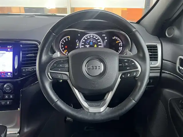 クライスラー・ジープ ジープ グランドチェロキー LTD 岐阜県 2019(令1)年 4.4万km 白 アダクティブクルーズコントロール　/ＬａｎｅＳｅｎｓｅ車線逸脱警報プラス　/リアビューカメラ　/電動パワーリフトゲート　/シートヒーター　/エアーシート　/パワーシート　/純正ナビ　/４ＷＤ