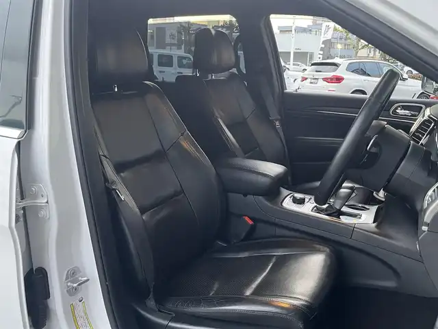 クライスラー・ジープ ジープ グランドチェロキー LTD 岐阜県 2019(令1)年 4.4万km 白 アダクティブクルーズコントロール　/ＬａｎｅＳｅｎｓｅ車線逸脱警報プラス　/リアビューカメラ　/電動パワーリフトゲート　/シートヒーター　/エアーシート　/パワーシート　/純正ナビ　/４ＷＤ