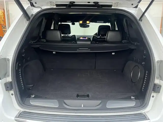 クライスラー・ジープ ジープ グランドチェロキー LTD 岐阜県 2019(令1)年 4.4万km 白 アダクティブクルーズコントロール　/ＬａｎｅＳｅｎｓｅ車線逸脱警報プラス　/リアビューカメラ　/電動パワーリフトゲート　/シートヒーター　/エアーシート　/パワーシート　/純正ナビ　/４ＷＤ