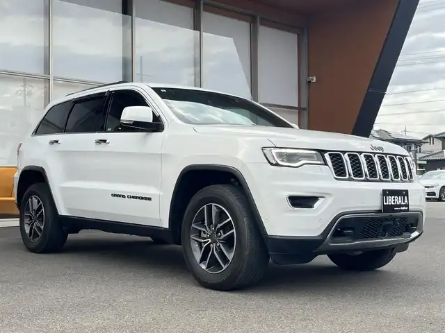 クライスラー・ジープ ジープ グランドチェロキー LTD 岐阜県 2019(令1)年 4.4万km 白 アダクティブクルーズコントロール　/ＬａｎｅＳｅｎｓｅ車線逸脱警報プラス　/リアビューカメラ　/電動パワーリフトゲート　/シートヒーター　/エアーシート　/パワーシート　/純正ナビ　/４ＷＤ