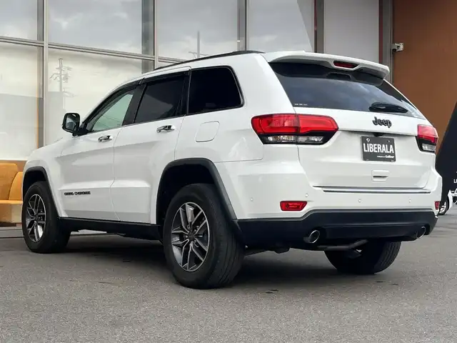 クライスラー・ジープ ジープ グランドチェロキー LTD 岐阜県 2019(令1)年 4.4万km 白 アダクティブクルーズコントロール　/ＬａｎｅＳｅｎｓｅ車線逸脱警報プラス　/リアビューカメラ　/電動パワーリフトゲート　/シートヒーター　/エアーシート　/パワーシート　/純正ナビ　/４ＷＤ
