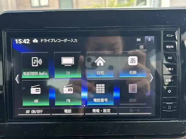 日産 オーラ G 島根県 2022(令4)年 4.8万km ピュアホワイトパール 登録時走行距離47265km/保証書/取説/純正9インチナビ/Bluetooth/フルセグ/radio/SD/HDMI/全周囲カメラ/プッシュスタート/インテリジェントルームミラー/ブラインドスポットモニター/LEDヘッドライト/オートライト/オートマチックハイビーム/フォグライト/スマートキー/スペアキー/純正17インチアルミホイール/ETC