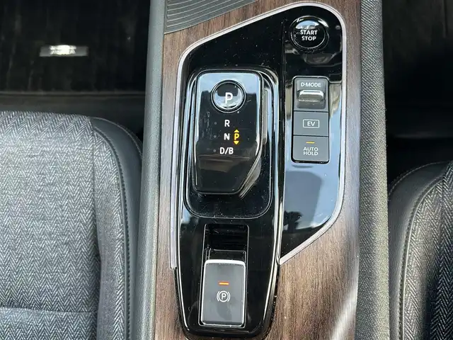 日産 オーラ G 島根県 2022(令4)年 4.8万km ピュアホワイトパール 登録時走行距離47265km/保証書/取説/純正9インチナビ/Bluetooth/フルセグ/radio/SD/HDMI/全周囲カメラ/プッシュスタート/インテリジェントルームミラー/ブラインドスポットモニター/LEDヘッドライト/オートライト/オートマチックハイビーム/フォグライト/スマートキー/スペアキー/純正17インチアルミホイール/ETC