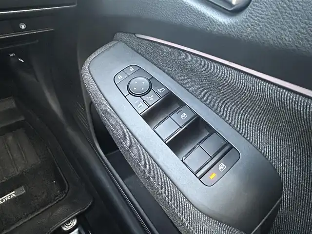 日産 オーラ G 島根県 2022(令4)年 4.8万km ピュアホワイトパール 登録時走行距離47265km/保証書/取説/純正9インチナビ/Bluetooth/フルセグ/radio/SD/HDMI/全周囲カメラ/プッシュスタート/インテリジェントルームミラー/ブラインドスポットモニター/LEDヘッドライト/オートライト/オートマチックハイビーム/フォグライト/スマートキー/スペアキー/純正17インチアルミホイール/ETC