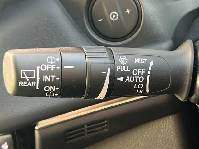 ホンダ ヴェゼル ハイブリッド e:HEV Z 山形県 2023(令5)年 1.2万km クリスタルブラックパール 禁煙車/純正ディスプレイオーディオ（ナビ付）/（フルセグ／Bluetooth／AppleCarPley／AndroidAuto）/ブラインドスポットモニター/寒冷地仕様/バックカメラ/ホンダセンシング/・衝突軽減ブレーキ/・レーンキープアシスト/・レーダークルーズコントロール/・前後コーナーセンサー/・ブラインドスポットモニター/・標識認識機能/・先行車発進機能/電動リアゲート/LEDオートライト/ハーフレザーシート/前席シートヒーター/前後純正ドライブレコーダー/ステアリングヒーター/ステアリングスイッチ/電動パーキングブレーキ/オートブレーキホールド/ETC/純正AW/純正フロアマット/電動格納ウィンカーミラー/スマートキー×2/ドアバイザー