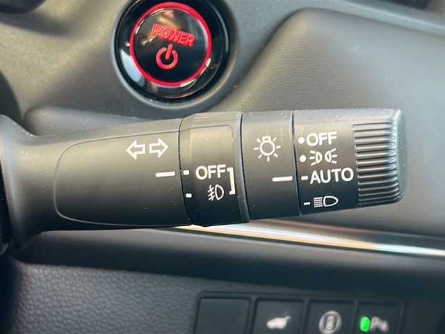 ホンダ ヴェゼル ハイブリッド e:HEV Z 山形県 2023(令5)年 1.2万km クリスタルブラックパール 禁煙車/純正ディスプレイオーディオ（ナビ付）/（フルセグ／Bluetooth／AppleCarPley／AndroidAuto）/ブラインドスポットモニター/寒冷地仕様/バックカメラ/ホンダセンシング/・衝突軽減ブレーキ/・レーンキープアシスト/・レーダークルーズコントロール/・前後コーナーセンサー/・ブラインドスポットモニター/・標識認識機能/・先行車発進機能/電動リアゲート/LEDオートライト/ハーフレザーシート/前席シートヒーター/前後純正ドライブレコーダー/ステアリングヒーター/ステアリングスイッチ/電動パーキングブレーキ/オートブレーキホールド/ETC/純正AW/純正フロアマット/電動格納ウィンカーミラー/スマートキー×2/ドアバイザー