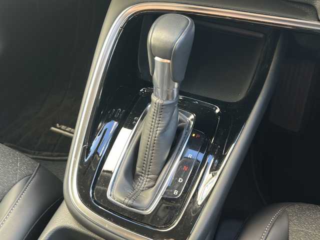 ホンダ ヴェゼル ハイブリッド e:HEV Z 山形県 2023(令5)年 1.2万km クリスタルブラックパール 禁煙車/純正ディスプレイオーディオ（ナビ付）/（フルセグ／Bluetooth／AppleCarPley／AndroidAuto）/ブラインドスポットモニター/寒冷地仕様/バックカメラ/ホンダセンシング/・衝突軽減ブレーキ/・レーンキープアシスト/・レーダークルーズコントロール/・前後コーナーセンサー/・ブラインドスポットモニター/・標識認識機能/・先行車発進機能/電動リアゲート/LEDオートライト/ハーフレザーシート/前席シートヒーター/前後純正ドライブレコーダー/ステアリングヒーター/ステアリングスイッチ/電動パーキングブレーキ/オートブレーキホールド/ETC/純正AW/純正フロアマット/電動格納ウィンカーミラー/スマートキー×2/ドアバイザー