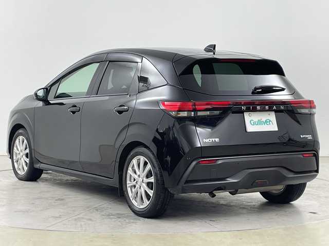 日産 ノート X FOUR 道央・札幌 2022(令4)年 7.1万km スーパーブラック ・4WD/ワンオーナー/・純正ディスプレイオーディオ  USB/BT/・バックカメラ/・純正エンジンスターター/・エマージェンシーブレーキ/・レーンキープアシスト/・電動パーキング/・オートマチックハイビーム/・ステアリングヒーター/・シートヒーター/・ドアバイザー/・スマートキー/・スペアキー/・冬タイヤ純正スチールホイール積込/・電動格納ミラー/・ウィンカーミラー/・LEDオートライト/・プッシュスタート