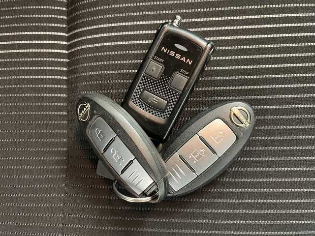 日産 ノート X FOUR 道央・札幌 2022(令4)年 7.1万km スーパーブラック ・4WD/ワンオーナー/・純正ディスプレイオーディオ  USB/BT/・バックカメラ/・純正エンジンスターター/・エマージェンシーブレーキ/・レーンキープアシスト/・電動パーキング/・オートマチックハイビーム/・ステアリングヒーター/・シートヒーター/・ドアバイザー/・スマートキー/・スペアキー/・冬タイヤ純正スチールホイール積込/・電動格納ミラー/・ウィンカーミラー/・LEDオートライト/・プッシュスタート