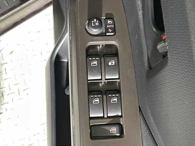 トヨタ ルーミー X S 沖縄県 2016(平28)年 4.9万km プラムブラウンパールクリスタルシャイン 県外仕入れ　/禁煙車　/純正９インチナビ　/　フルセグ　Bluetooth CD DVD/ビルトインＥＴＣ　/ドライブレコーダー　/シートヒーター　/ステアリングリモコン　/バックカメラ　/プッシュスタート　/ヘッドライトレベライザー