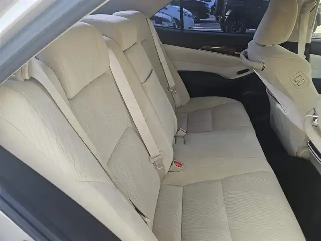 トヨタ クラウン ロイヤル ロイヤルサルーン 香川県 2013(平25)年 5.5万km プレシャスシルバー 純正8型ナビ/フルセグTV/バックカメラ/ビルトインETC/レーダークルーズコントロール/HIDヘッドランプ/オートライト/LEDフロントフォグランプ/オートエアコン/革巻きステアリング/ベージュファブリックシート/前席パワーシート/純正16インチアルミホイール/スマートキー/プッシュエンジンスタート/禁煙車