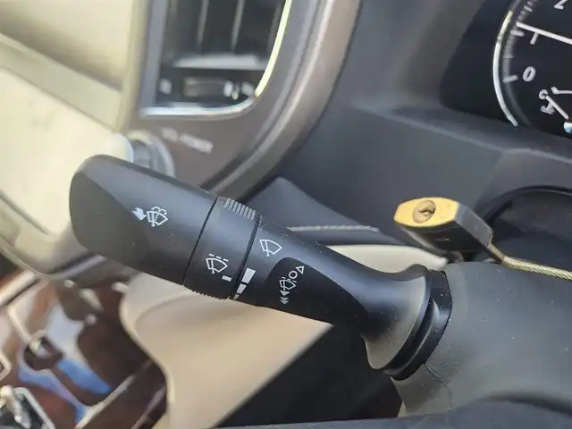 トヨタ クラウン ロイヤル ロイヤルサルーン 香川県 2013(平25)年 5.5万km プレシャスシルバー 純正8型ナビ/フルセグTV/バックカメラ/ビルトインETC/レーダークルーズコントロール/HIDヘッドランプ/オートライト/LEDフロントフォグランプ/オートエアコン/革巻きステアリング/ベージュファブリックシート/前席パワーシート/純正16インチアルミホイール/スマートキー/プッシュエンジンスタート/禁煙車