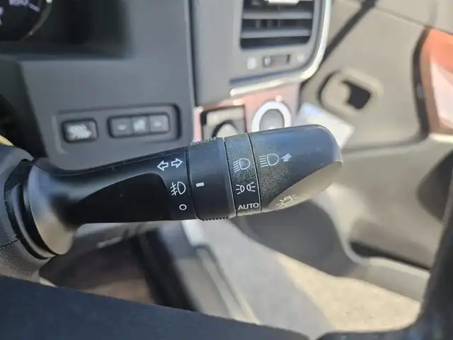 トヨタ クラウン ロイヤル ロイヤルサルーン 香川県 2013(平25)年 5.5万km プレシャスシルバー 純正8型ナビ/フルセグTV/バックカメラ/ビルトインETC/レーダークルーズコントロール/HIDヘッドランプ/オートライト/LEDフロントフォグランプ/オートエアコン/革巻きステアリング/ベージュファブリックシート/前席パワーシート/純正16インチアルミホイール/スマートキー/プッシュエンジンスタート/禁煙車