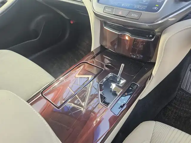 トヨタ クラウン ロイヤル ロイヤルサルーン 香川県 2013(平25)年 5.5万km プレシャスシルバー 純正8型ナビ/フルセグTV/バックカメラ/ビルトインETC/レーダークルーズコントロール/HIDヘッドランプ/オートライト/LEDフロントフォグランプ/オートエアコン/革巻きステアリング/ベージュファブリックシート/前席パワーシート/純正16インチアルミホイール/スマートキー/プッシュエンジンスタート/禁煙車