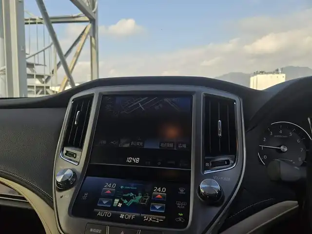 トヨタ クラウン ロイヤル ロイヤルサルーン 香川県 2013(平25)年 5.5万km プレシャスシルバー 純正8型ナビ/フルセグTV/バックカメラ/ビルトインETC/レーダークルーズコントロール/HIDヘッドランプ/オートライト/LEDフロントフォグランプ/オートエアコン/革巻きステアリング/ベージュファブリックシート/前席パワーシート/純正16インチアルミホイール/スマートキー/プッシュエンジンスタート/禁煙車