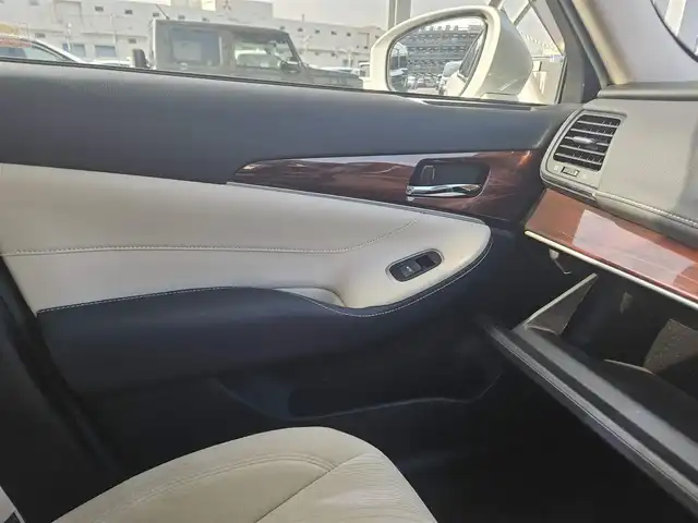 トヨタ クラウン ロイヤル ロイヤルサルーン 香川県 2013(平25)年 5.5万km プレシャスシルバー 純正8型ナビ/フルセグTV/バックカメラ/ビルトインETC/レーダークルーズコントロール/HIDヘッドランプ/オートライト/LEDフロントフォグランプ/オートエアコン/革巻きステアリング/ベージュファブリックシート/前席パワーシート/純正16インチアルミホイール/スマートキー/プッシュエンジンスタート/禁煙車