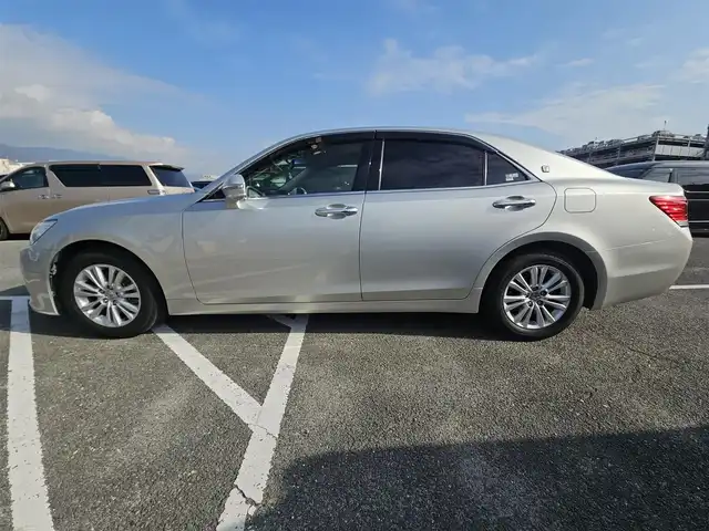 トヨタ クラウン ロイヤル ロイヤルサルーン 香川県 2013(平25)年 5.5万km プレシャスシルバー 純正8型ナビ/フルセグTV/バックカメラ/ビルトインETC/レーダークルーズコントロール/HIDヘッドランプ/オートライト/LEDフロントフォグランプ/オートエアコン/革巻きステアリング/ベージュファブリックシート/前席パワーシート/純正16インチアルミホイール/スマートキー/プッシュエンジンスタート/禁煙車