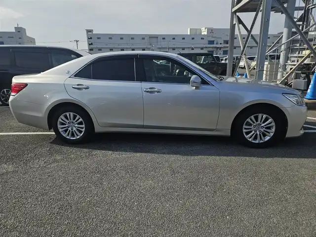 トヨタ クラウン ロイヤル ロイヤルサルーン 香川県 2013(平25)年 5.5万km プレシャスシルバー 純正8型ナビ/フルセグTV/バックカメラ/ビルトインETC/レーダークルーズコントロール/HIDヘッドランプ/オートライト/LEDフロントフォグランプ/オートエアコン/革巻きステアリング/ベージュファブリックシート/前席パワーシート/純正16インチアルミホイール/スマートキー/プッシュエンジンスタート/禁煙車