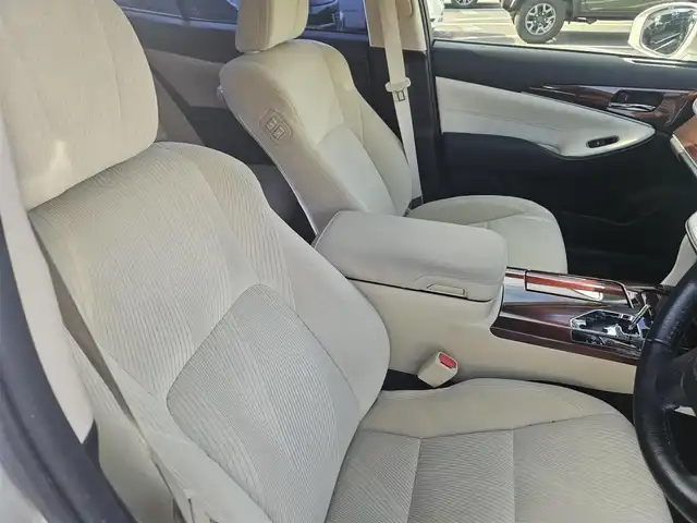 トヨタ クラウン ロイヤル ロイヤルサルーン 香川県 2013(平25)年 5.5万km プレシャスシルバー 純正8型ナビ/フルセグTV/バックカメラ/ビルトインETC/レーダークルーズコントロール/HIDヘッドランプ/オートライト/LEDフロントフォグランプ/オートエアコン/革巻きステアリング/ベージュファブリックシート/前席パワーシート/純正16インチアルミホイール/スマートキー/プッシュエンジンスタート/禁煙車