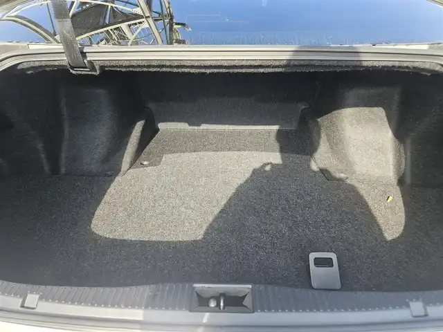 トヨタ クラウン ロイヤル ロイヤルサルーン 香川県 2013(平25)年 5.5万km プレシャスシルバー 純正8型ナビ/フルセグTV/バックカメラ/ビルトインETC/レーダークルーズコントロール/HIDヘッドランプ/オートライト/LEDフロントフォグランプ/オートエアコン/革巻きステアリング/ベージュファブリックシート/前席パワーシート/純正16インチアルミホイール/スマートキー/プッシュエンジンスタート/禁煙車