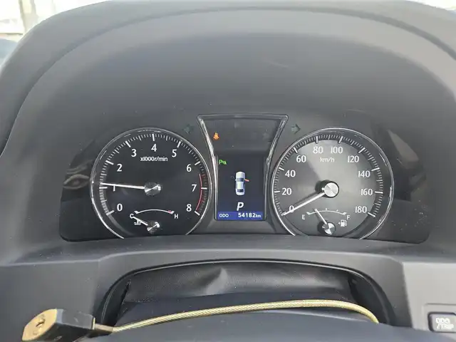 トヨタ クラウン ロイヤル ロイヤルサルーン 香川県 2013(平25)年 5.5万km プレシャスシルバー 純正8型ナビ/フルセグTV/バックカメラ/ビルトインETC/レーダークルーズコントロール/HIDヘッドランプ/オートライト/LEDフロントフォグランプ/オートエアコン/革巻きステアリング/ベージュファブリックシート/前席パワーシート/純正16インチアルミホイール/スマートキー/プッシュエンジンスタート/禁煙車