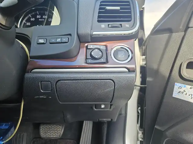 トヨタ クラウン ロイヤル ロイヤルサルーン 香川県 2013(平25)年 5.5万km プレシャスシルバー 純正8型ナビ/フルセグTV/バックカメラ/ビルトインETC/レーダークルーズコントロール/HIDヘッドランプ/オートライト/LEDフロントフォグランプ/オートエアコン/革巻きステアリング/ベージュファブリックシート/前席パワーシート/純正16インチアルミホイール/スマートキー/プッシュエンジンスタート/禁煙車