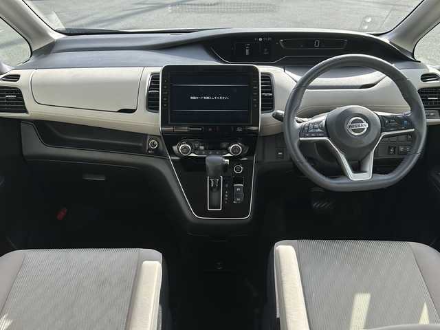 日産 セレナ ハイウェイスター V 鳥取県 2021(令3)年 6万km ブリリアントホワイトパール 純正9型ＳＤナビ　/両側パワースライドドア　/全方位カメラ　/衝突被害軽減システム　/ＬＥＤヘッドライト　/コーナーセンサー前後　/レーンキープアシスト　/社外ドライブレコーダー　/プロパイロット　/純正フロアマット　/ドアバイザー