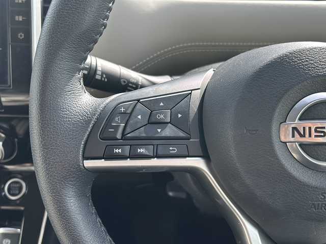 日産 セレナ ハイウェイスター V 鳥取県 2021(令3)年 6万km ブリリアントホワイトパール 純正9型ＳＤナビ　/両側パワースライドドア　/全方位カメラ　/衝突被害軽減システム　/ＬＥＤヘッドライト　/コーナーセンサー前後　/レーンキープアシスト　/社外ドライブレコーダー　/プロパイロット　/純正フロアマット　/ドアバイザー