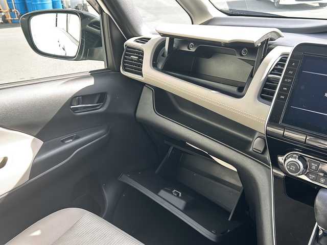 日産 セレナ ハイウェイスター V 鳥取県 2021(令3)年 6万km ブリリアントホワイトパール 純正9型ＳＤナビ　/両側パワースライドドア　/全方位カメラ　/衝突被害軽減システム　/ＬＥＤヘッドライト　/コーナーセンサー前後　/レーンキープアシスト　/社外ドライブレコーダー　/プロパイロット　/純正フロアマット　/ドアバイザー