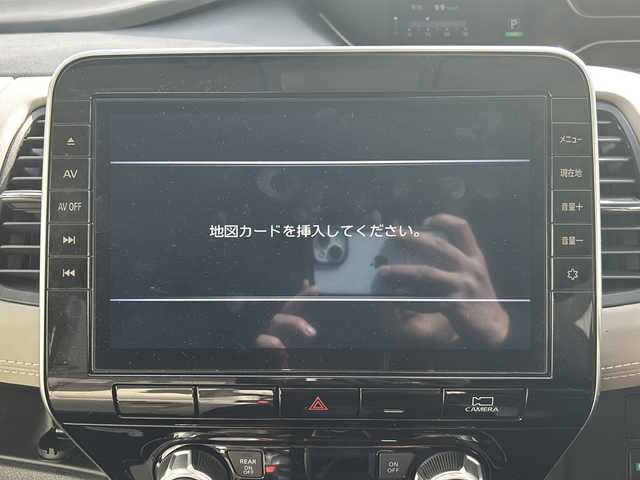 日産 セレナ ハイウェイスター V 鳥取県 2021(令3)年 6万km ブリリアントホワイトパール 純正9型ＳＤナビ　/両側パワースライドドア　/全方位カメラ　/衝突被害軽減システム　/ＬＥＤヘッドライト　/コーナーセンサー前後　/レーンキープアシスト　/社外ドライブレコーダー　/プロパイロット　/純正フロアマット　/ドアバイザー