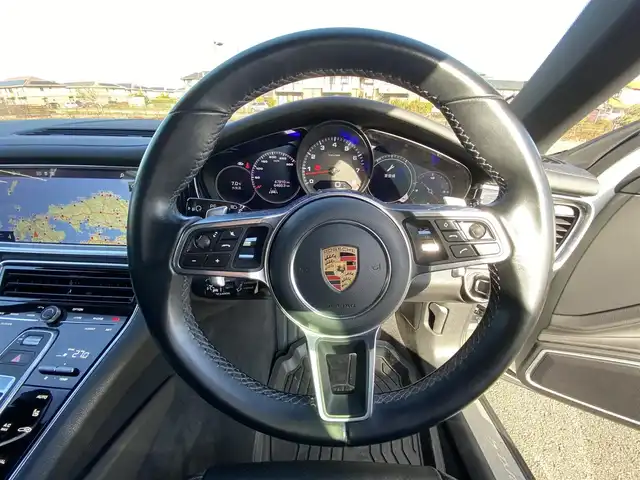 ポルシェ ポルシェ パナメーラ スポーツツーリスモ 4 福岡県 2019(令1)年 4.8万km 白 ・ACC/・純正SDナビ/USB/AUX/BT/・全方位カメラ/・LEDヘッドライト/・レーンキープアシスト/・黒革シート/シートヒーター/・純正20AW/・スマートキー/・オートライト/・保証書/・取扱説明書