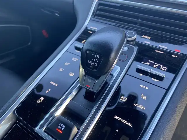 ポルシェ ポルシェ パナメーラ スポーツツーリスモ 4 福岡県 2019(令1)年 4.8万km 白 ・ACC/・純正SDナビ/USB/AUX/BT/・全方位カメラ/・LEDヘッドライト/・レーンキープアシスト/・黒革シート/シートヒーター/・純正20AW/・スマートキー/・オートライト/・保証書/・取扱説明書