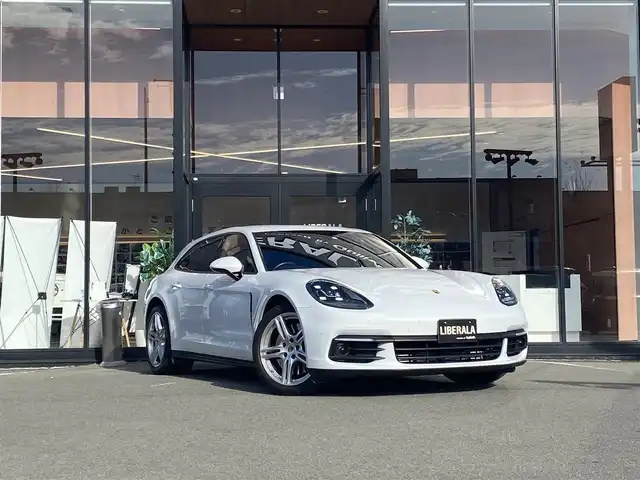 ポルシェ ポルシェ パナメーラ スポーツツーリスモ 4 福岡県 2019(令1)年 4.8万km 白 ・ACC/・純正SDナビ/USB/AUX/BT/・全方位カメラ/・LEDヘッドライト/・レーンキープアシスト/・黒革シート/シートヒーター/・純正20AW/・スマートキー/・オートライト/・保証書/・取扱説明書