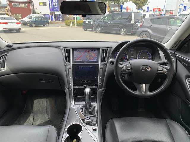 日産 スカイライン 200GT－t タイプP 佐賀県 2015(平27)年 12万km クリスタルホワイトパール (株)IDOMが運営する【じしゃロン佐賀店】の自社ローン専用車両になりますこちらは現金またはオートローンご利用時の価格です。自社ローンご希望の方は別途その旨お申付け下さい/プッシュスタート/純正ナビ/　・AM/FM/　・CD/DVD/　・TV（フルセグ）/　・Bluetooth/　・USB/AUX/iPod/アラウンドビューモニター/ビルトインETC/クルーズコントロール/コーナーセンサー/横滑り防止装置/アイドリングストップ/前席パワーシート/　　　　 シートヒーター/レザーシート/メモリーシート/電動格納ミラー