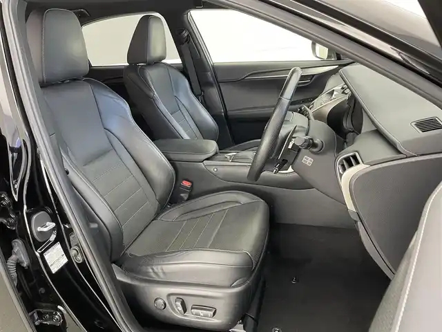 レクサス ＮＸ 300 Fスポーツ 愛知県 2018(平30)年 4万km ブラック 後期型　純正ナビ　フルセグＴＶ　Ｂｌｕｅｔｏｏｔｈ　バックサイドカメラ　ムーンルーフ　黒革　シートヒーター　電動リアゲート　三眼ＬＥＤライト　レクサスセーフティ　衝突軽減　追従クルコン　ＢＳＭ　ステアリングヒーター　エアーシート　コーナーセンサー　純正ドラレコ　禁煙車