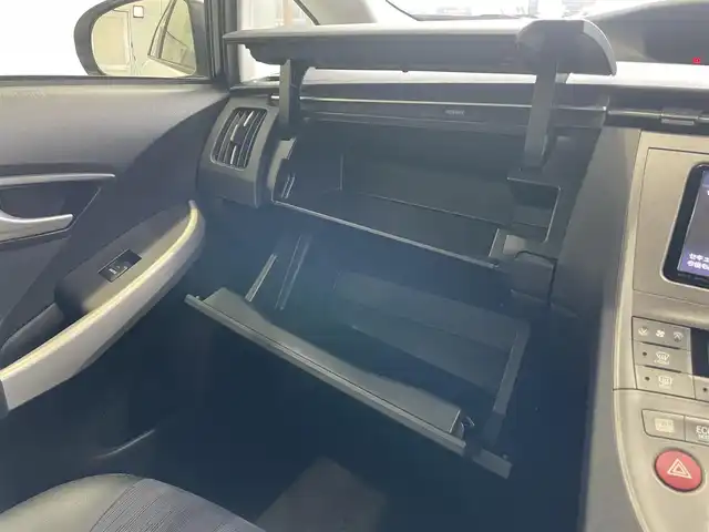トヨタ プリウス G 鳥取県 2012(平24)年 9.2万km ホワイトパールクリスタルシャイン (株)IDOMが運営する【じしゃロン鳥取店】の自社ローン専用車両になります。こちらは現金またはオートローンご利用時の価格です。自社ローンご希望の方は別途その旨お申付け下さい/純正SDナビ（NSZT-W61G）/・Bluetooth接続/・CD/DVD/・フルセグTV/バックカメラ/ステアリングリモコン/クルーズコントロール/プッシュスタート/スマートキー/純正フロアマット/前後コーナーセンサー/D席パワーシート/ウインカーミラー/取扱説明書