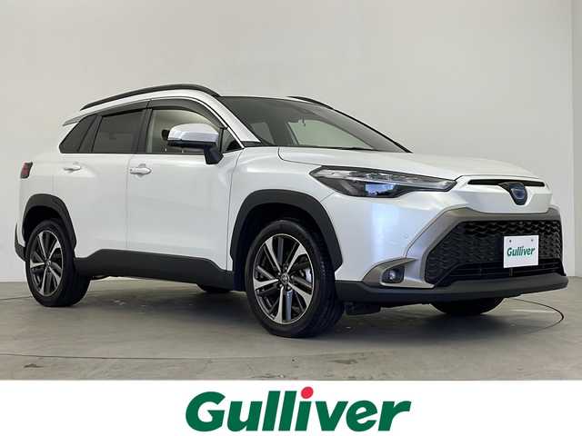 トヨタ カローラ クロス ハイブリッド Z 鹿児島県 2021(令3)年 4.6万km プラチナホワイトパールマイカ 純正ディスプレイオーディオ（ナビキット付き）/（AM/FM/BT/USB/フルセグ）/全方位カメラ/ETC/ブラインドスポットモニター/ハーフレザーシート/D席パワーシート/シートヒーター/衝突被害軽減システム/レーダークルーズコントロール/レーンキープアシスト/コーナーセンサー/横滑り防止装置/アイドリングストップ/パワーバックドア/純正アルミホイール/純正フロアマット/オートLEDライト/オートマチックハイビーム/オートホールド付電子パーキング/革巻きステアリング/ステアリングスイッチ/プッシュスタート/スマートキー
