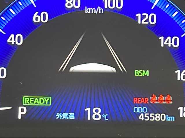 トヨタ カローラ クロス ハイブリッド Z 鹿児島県 2021(令3)年 4.6万km プラチナホワイトパールマイカ 純正ディスプレイオーディオ（ナビキット付き）/（AM/FM/BT/USB/フルセグ）/全方位カメラ/ETC/ブラインドスポットモニター/ハーフレザーシート/D席パワーシート/シートヒーター/衝突被害軽減システム/レーダークルーズコントロール/レーンキープアシスト/コーナーセンサー/横滑り防止装置/アイドリングストップ/パワーバックドア/純正アルミホイール/純正フロアマット/オートLEDライト/オートマチックハイビーム/オートホールド付電子パーキング/革巻きステアリング/ステアリングスイッチ/プッシュスタート/スマートキー