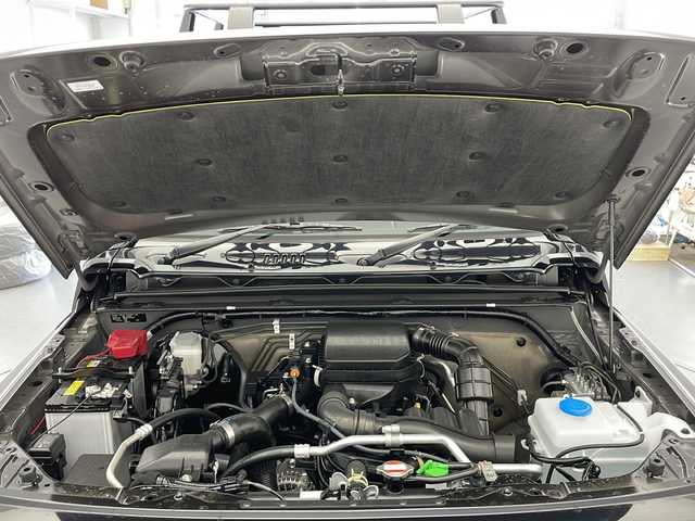 スズキ ジムニー XC 長野県 2025(令7)年 0.1万km未満 ブルーイッシュブラックパール3 4WD/大型グリルガード/LEDフォグ×２個/ルーフラック/リアラダー/1.5インチリフトアップキット（純正車内積載）/ブラウンキルティングレザーシートカバー/スペアタイヤハードカバー/METAL　ROCK１６インチビートリングホイール/TOYO　OPEN　COUNTRY　(185/85R/16)/クリアランスソナー/衝突被害軽減システム/レーンキープアシスト/LEDヘッドライト/シートヒーター（前席）/スマートキー/保証書/取扱説明書
