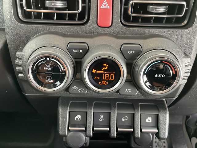 スズキ ジムニー XC 長野県 2025(令7)年 0.1万km未満 ブルーイッシュブラックパール3 4WD/大型グリルガード/LEDフォグ×２個/ルーフラック/リアラダー/1.5インチリフトアップキット（純正車内積載）/ブラウンキルティングレザーシートカバー/スペアタイヤハードカバー/METAL　ROCK１６インチビートリングホイール/TOYO　OPEN　COUNTRY　(185/85R/16)/クリアランスソナー/衝突被害軽減システム/レーンキープアシスト/LEDヘッドライト/シートヒーター（前席）/スマートキー/保証書/取扱説明書