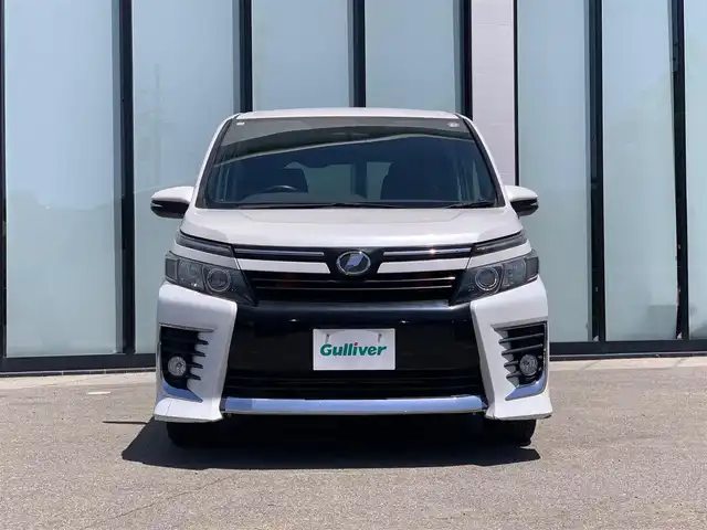 トヨタ ヴォクシー ZS 大阪府 2014(平26)年 7.1万km ホワイトパールクリスタルシャイン 純正１０インチナビ/   フルセグTV/CD/DVD/Bluetooth/バックモニター/後席モニター/片側パワースライドドア/アイドリングストップ/ステアリングスイッチ/純正フロアマット/プッシュスタート/スマートキー/ＥＴＣ　