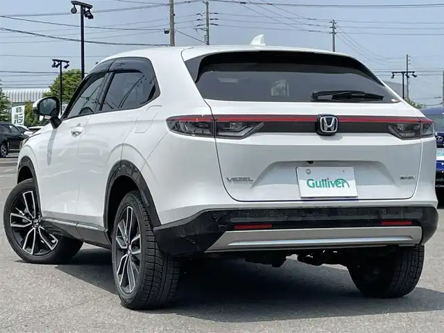 ホンダ ヴェゼル ハイブリッド e:HEV Z 道央・札幌 2023(令5)年 2.8万km プラチナホワイトパール ４WD/純正ディーラーOPナビ/CD/DVD/BT/フルセグ/衝突被害軽減ブレーキ/横滑り防止装置/アダプティブクルーズコントロール/ダウンヒルアシストコントロール/レーンキープアシスト/クリアランスソナー/ブラインドスポットモニター/バックカメラ/ビルトインETC/ドライブレコーダー/DRIVEMODE切替/ワイパーデアイサー/パワーバックドア/前席シートヒーター/ハーフレザーシート/革巻きステアリング/ステアリングリモコン/パドルシフト/ハンドルヒーター/電動パーキング/ブレーキホールド/プッシュスタート/スマートキー/LEDヘッドライト/オートライト/フォグランプ/電動格納ミラー/ヒーテッドドアミラー/ウィンカーミラー/純正フロアマット/ドアバイザー/スペアキー/純正エンジンスターター